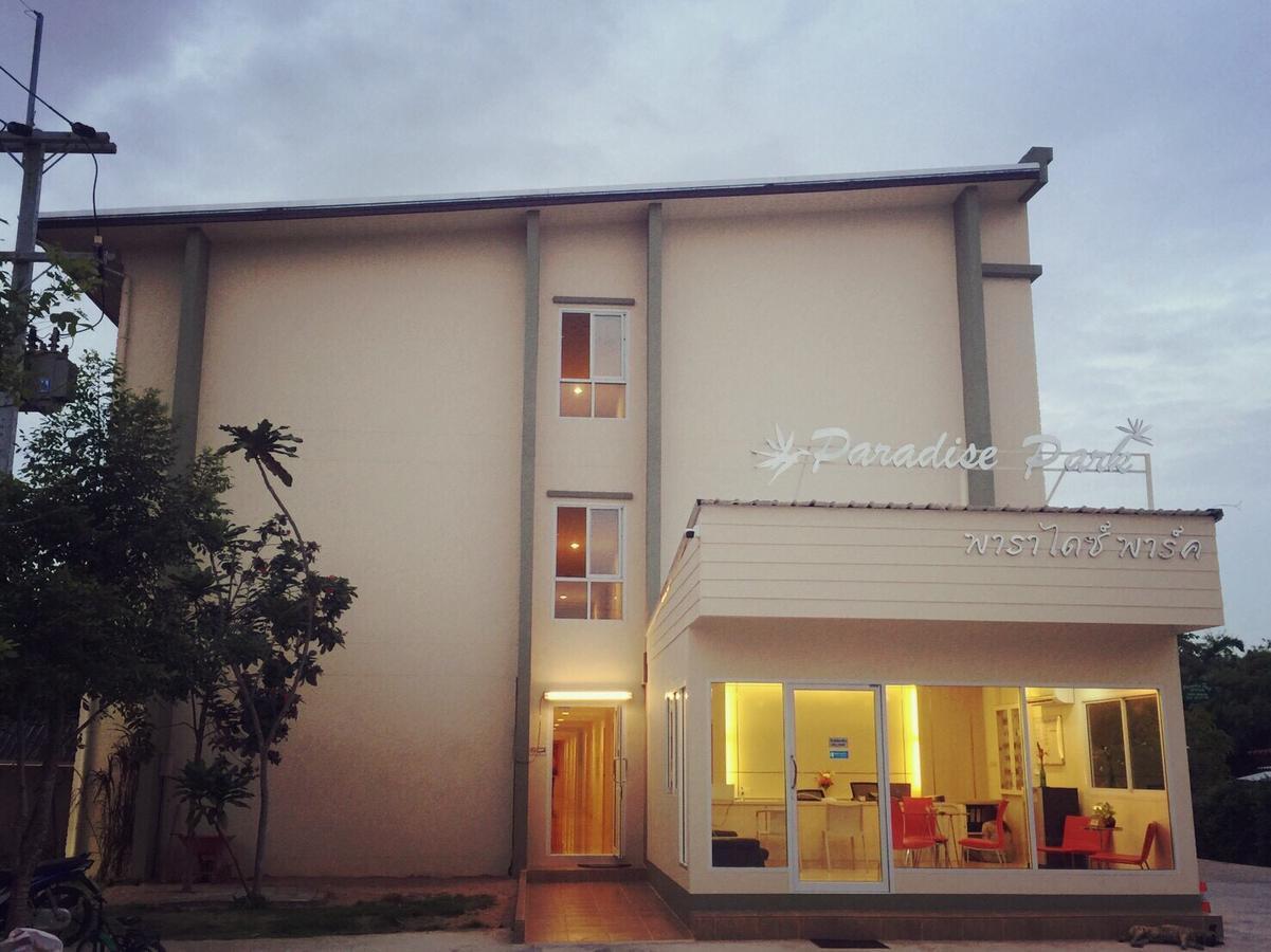 Oyo 306 Paradise Park Laemchabang Si Racha Exterior foto