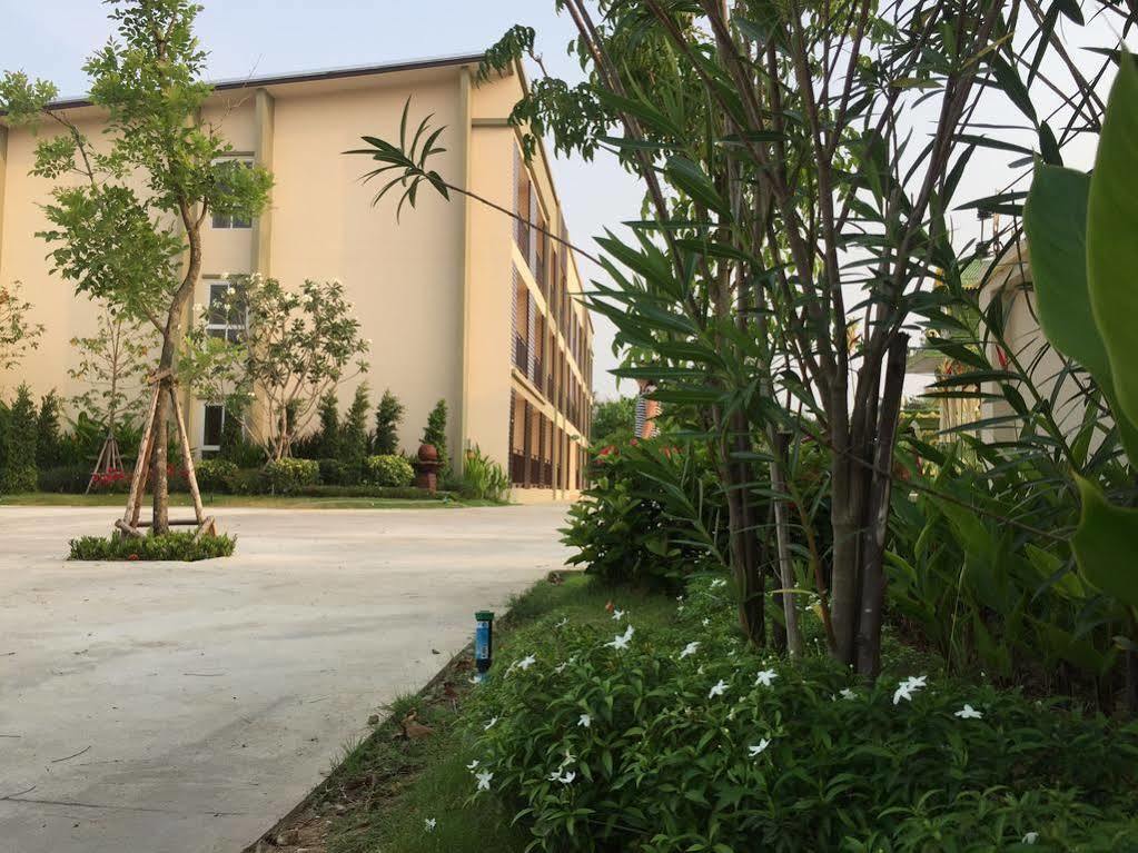 Oyo 306 Paradise Park Laemchabang Si Racha Exterior foto